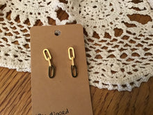 Load image into Gallery viewer, Stud earrings
