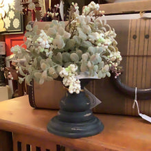 Load image into Gallery viewer, Half sphere w/white berries
