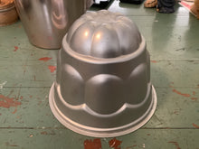 Load image into Gallery viewer, Aluminum items
