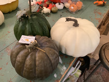 Load image into Gallery viewer, Faux pumpkins
