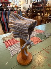 Load image into Gallery viewer, Hand-knit baby hat
