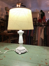 Load image into Gallery viewer, Small lamp w shade
