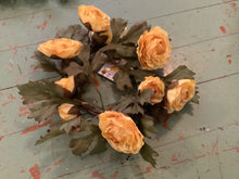 Load image into Gallery viewer, Ranunculus wreath
