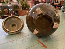 Load image into Gallery viewer, Hull pottery
