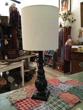 Load image into Gallery viewer, Small lamp w shade
