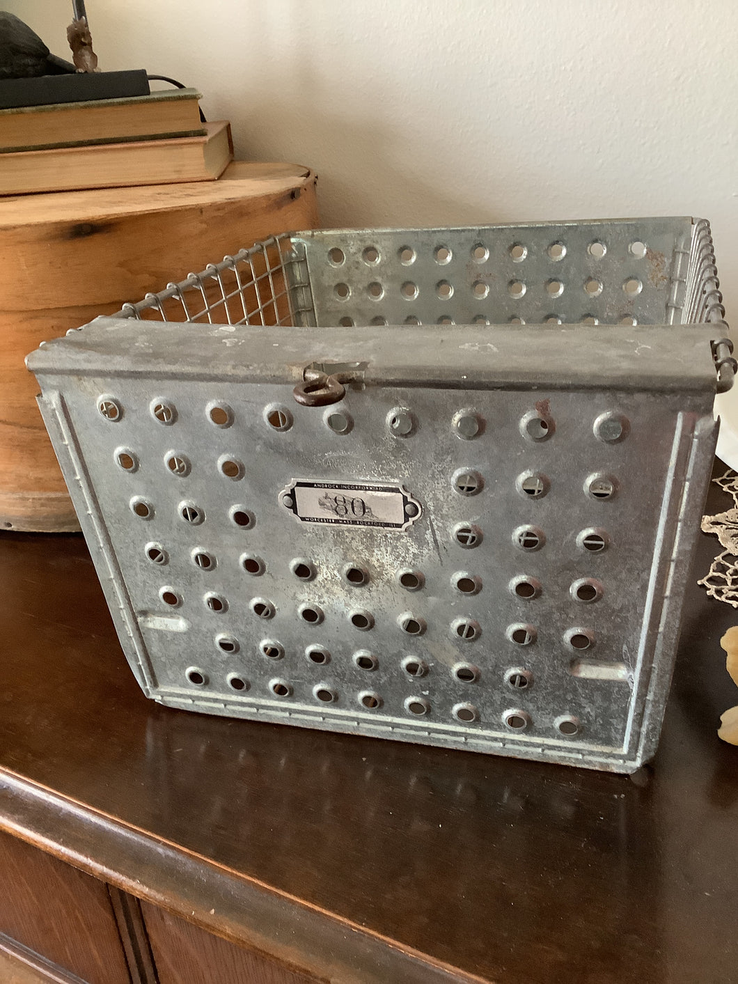 Wire locker basket