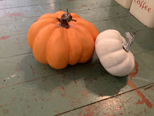 Load image into Gallery viewer, Faux pumpkins
