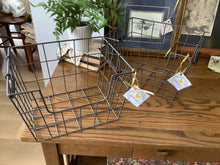 Load image into Gallery viewer, Wire basket
