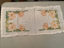 Load image into Gallery viewer, Dresser scarves
