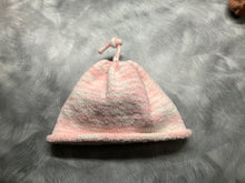 Load image into Gallery viewer, Hand-knit baby hat
