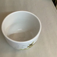 Load image into Gallery viewer, Small bunny bowl
