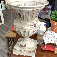 Load image into Gallery viewer, Chippy urn
