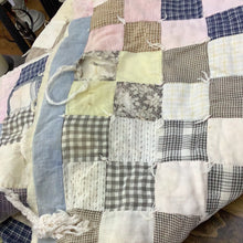 Load image into Gallery viewer, Vintage bed linens
