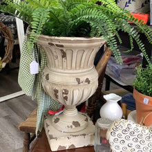 Load image into Gallery viewer, Chippy urn
