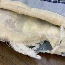 Load image into Gallery viewer, Vintage bed linens
