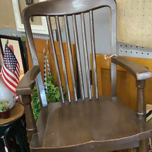 Load image into Gallery viewer, Cute Vintage high chair
