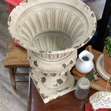 Load image into Gallery viewer, Chippy urn
