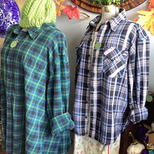 Load image into Gallery viewer, Vintage boyfriend flannel
