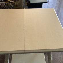 Load image into Gallery viewer, Vintage side table
